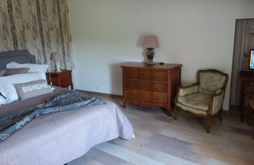 Montmoreau-Saint-Cybard House | Cozy Getaway at Bed and Breakfast 'MONTIS MAURELLI'