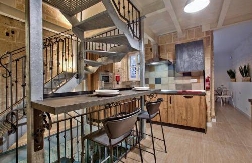 Valletta Bed & Breakfast | Cozy Bed and Breakfast with Kitchen for Two Guests