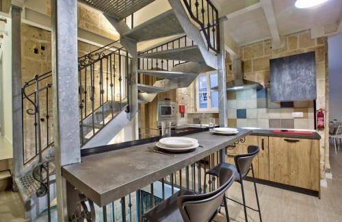 Valletta Bed & Breakfast | Cozy Bed and Breakfast with Kitchen for Two Guests