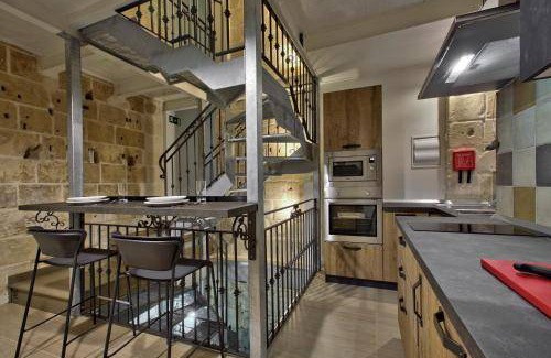 Valletta Bed & Breakfast | Cozy Bed and Breakfast with Kitchen for Two Guests