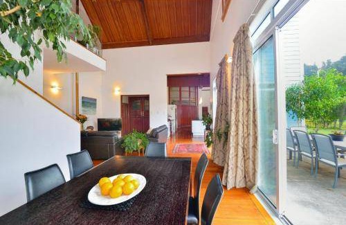 Gisborne Bed & Breakfast | Cozy Stay at The Gisborne Club - Boutique Accommodation