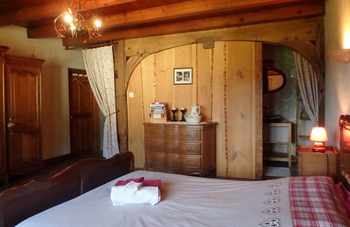 Cleurie Bed & Breakfast | Quiet Bed and Breakfast with Pool & Family-Friendly Dining