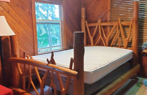 Ludlam Bed & Breakfast | Cozy Retreat with Fresh Breakfast and Scenic Greenery