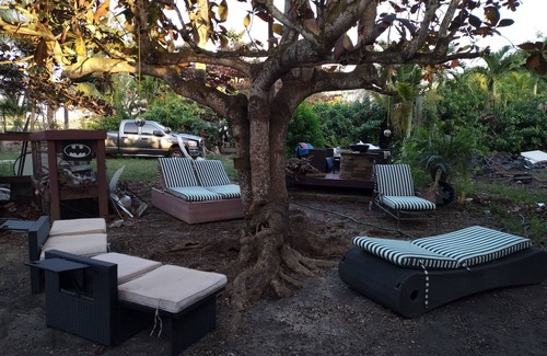 Ludlam Bed & Breakfast | Cozy Retreat with Fresh Breakfast and Scenic Greenery