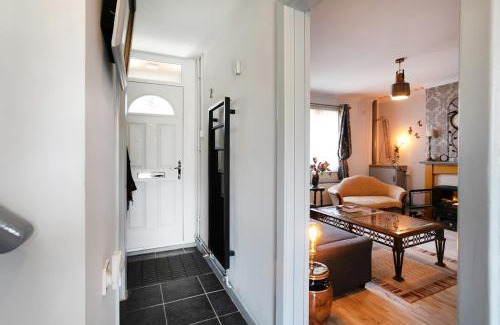 Newark House | Urban Style Newark: Modern One-Bedroom Retreat