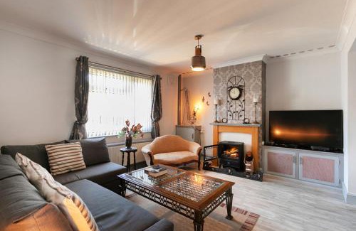 Newark House | Urban Style Newark: Modern One-Bedroom Retreat
