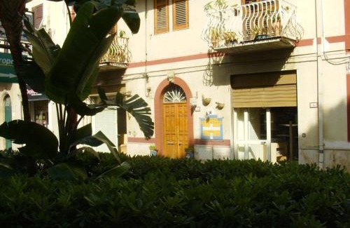 Gioiosa Marea Bed & Breakfast | Cozy Retreat at Bed & Breakfast 5 Di Spade - Family-Friendly