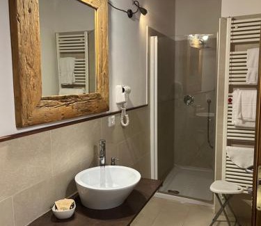 Cornedo Vicentino Bed & Breakfast | Cozy Bed & Breakfast Ai Cracchi with Hot Tub and Dining