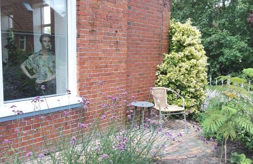Ezinge Apartment | Charming Bed & Breakfast Appartement 't Haventje Awaits You