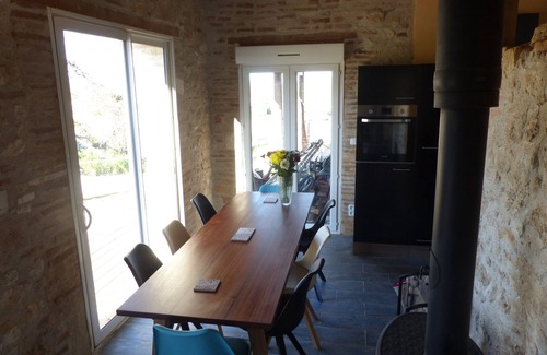 Saint-Loup House | Welcoming Bed & Breakfast Au Clair De Loup with Kitchen Access