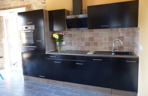 Saint-Loup House | Welcoming Bed & Breakfast Au Clair De Loup with Kitchen Access