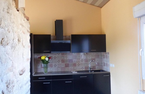 Saint-Loup House | Welcoming Bed & Breakfast Au Clair De Loup with Kitchen Access