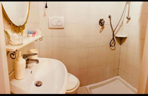 Serravalle Pistoiese Bed & Breakfast | Cozy Bed & Breakfast Benedetta with Hot Tub and Dining