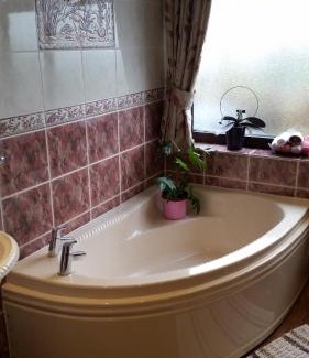 Higham Bed & Breakfast | Guest Favorite: Bed & Breakfast Fieldview with 9.6 Review Score
