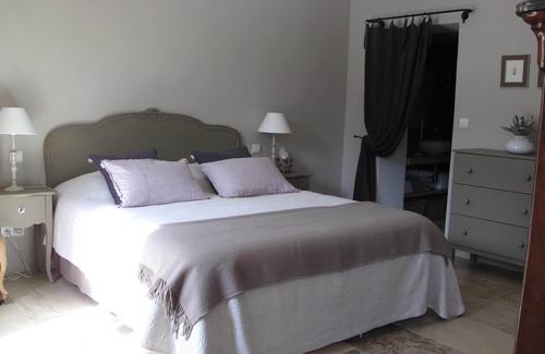 Loriol-du-Comtat House | Idyllic Bed & Breakfast in a Provencal Farmhouse with Pool