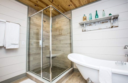 Staunton Bed & Breakfast | Historical Log Cabin Bed & Breakfast with Spa Amenities