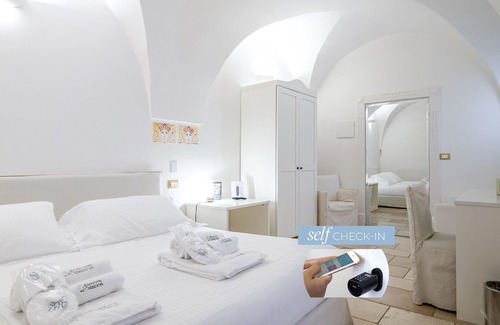 Carovigno Bed & Breakfast | Cozy Bed & Breakfast in Carovigno with Kitchen Amenities