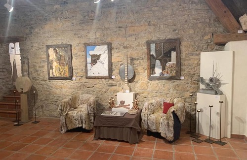Zuzgen Bed & Breakfast | Artistic Bed & Breakfast in a Gallery with Family-Friendly Vibes