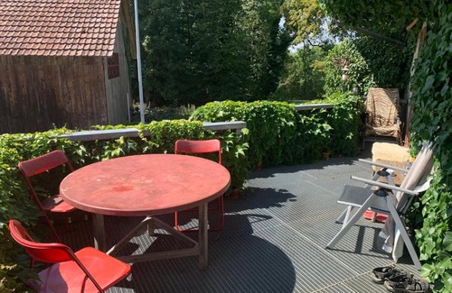 Zuzgen Bed & Breakfast | Artistic Bed & Breakfast in a Gallery with Family-Friendly Vibes