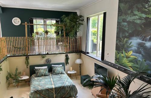 Maarheeze Bed & Breakfast | Experience Bed&Breakfast Kamersven with Oceanfront Bliss