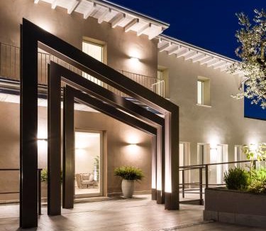 Moniga del Garda Bed & Breakfast | Premier Bed & Breakfast LA HOME with Pool and Ocean View