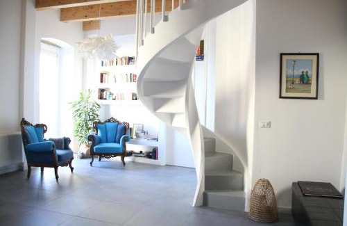 Isola del Borgo Antico Bed & Breakfast | Pet-Friendly Bed & Breakfast La Nassa with Great Amenities