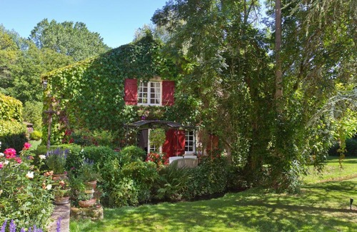 Paunat Bed & Breakfast | Pet-Friendly Retreat at Bed & Breakfast Le Moulin Neuf