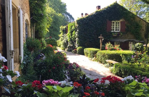 Paunat Bed & Breakfast | Pet-Friendly Retreat at Bed & Breakfast Le Moulin Neuf