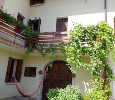 Dardago Bed & Breakfast | Cozy Bed & Breakfast Ligont with Family-Friendly Amenities
