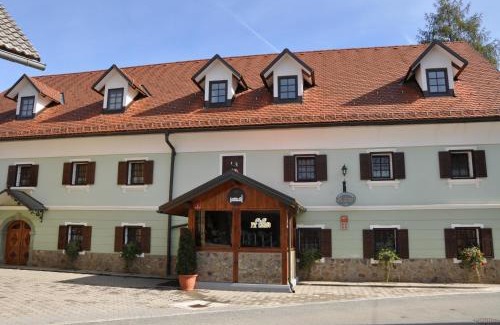 Sencur Bed & Breakfast | Pet-Friendly Retreat at Bed & Breakfast Pr'Sknet, Rated 9/10