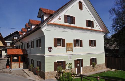 Sencur Bed & Breakfast | Pet-Friendly Retreat at Bed & Breakfast Pr'Sknet, Rated 9/10