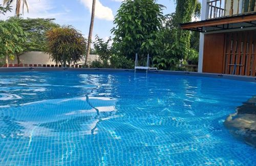 Sichon Bed & Breakfast | Cozy Bed & Breakfast To-Co with Pool and Family Amenities