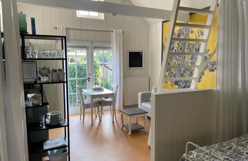 Warder Bed & Breakfast | Pet-Friendly Getaway: Bed en Breakfast Onder aan de Dijk