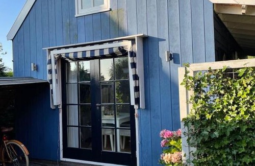 Warder Bed & Breakfast | Pet-Friendly Getaway: Bed en Breakfast Onder aan de Dijk
