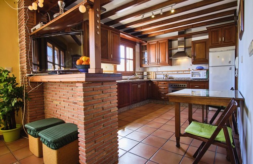 Conchar Cottage | Tranquil Valley Retreat with Pool and Spa Amenities