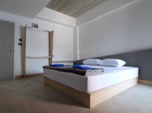 Srisa Chorakhe Noi Hotel | Welcoming Bed-room at Suvarnabhumi Airport -SHA- for Families