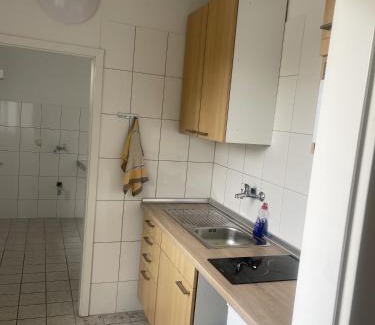 Wolfsanger Apartment | Cozy Bed4You Gästehaus 2 - Pet & Child Friendly Retreat