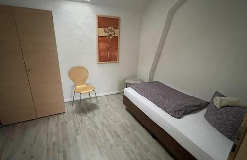 Wolfsanger Apartment | Cozy Bed4You Gästehaus 2 - Pet & Child Friendly Retreat