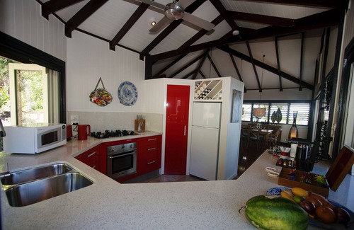 Bedarra Island House | Ocean View Retreat: Bedarra Beach House with Spa & Breakfast