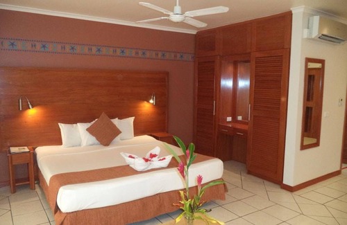 Sunset Strip Hotel | Experience Bedarra Beach Inn: Rated 9.4 with Pool & Spa