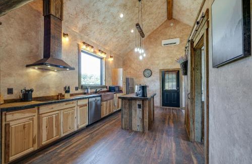 Bedford House | Bedford Cabin with Porch - 10/10 Guest Rated Retreat
