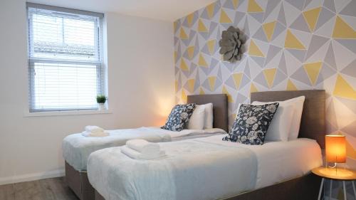 Bedford Apartment | Bedford Town Centre Apartment with Private Parking Access