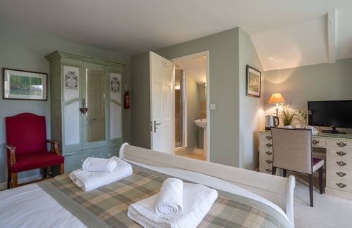 Oxborough Hotel | Guest Favorite: Bedingfeld Arms with Restaurant & Breakfast
