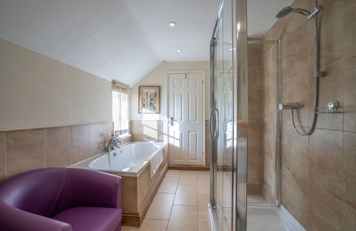 Oxborough Hotel | Guest Favorite: Bedingfeld Arms with Restaurant & Breakfast