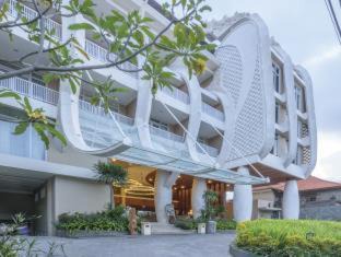 Kartika Plaza Hotel | Inviting Bedrock Hotel Kuta with Oceanfront Pool & Spa