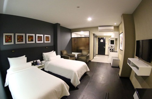 Taman Jubilee Hotel | Welcoming Bedrock Hotel: Rated 9.8 with Great Amenities