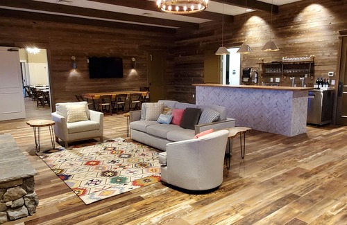 Westfield House | Modern Farmhouse Lodge with Beautiful Views and Great Amenities