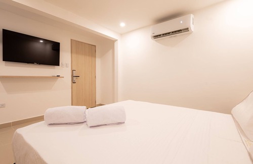 Manga Hotel | Bedroom hotel in lovely Cartagena de Indias with WiFi, AC, TV & Private bathroom