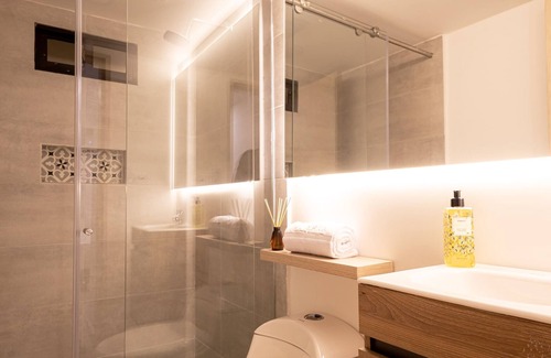 Manga Hotel | Bedroom hotel in lovely Cartagena de Indias with WiFi, AC, TV & Private bathroom
