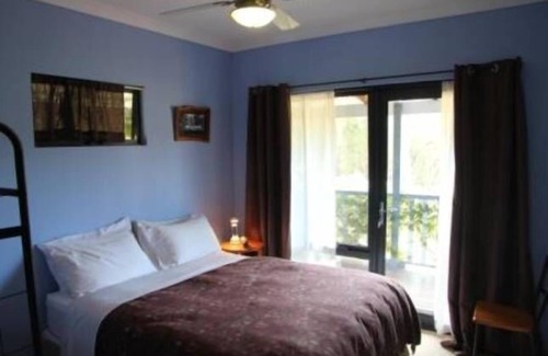 Barrabup Bed & Breakfast | Cozy Bedroom with Ensuite and Kitchen Amenities
